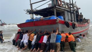 Thời tiết xấu khiến 9 thuyền nam chìm trên biển, 1 ngư dân mất tích tại Quảng Bình