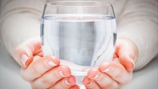Nguy cơ tử vong sớm cao hơn 12% khi không uống đủ nước mỗi ngày