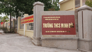 Xót xa trước cảnh nữ sinh lớp 8 bị các bạn đánh tới tấp, túm tóc và lột đồ ngay trong lớp học 