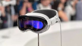 Ngang giá một chiếc SH 125i 2023, kính thực tế hỗn hợp Apple Vision Pro vừa ra mắt có gì đặc biệt