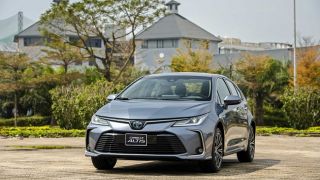 Toyota Corolla Altis giảm giá xuống mức rẻ nhất từ kể đầu năm 2023