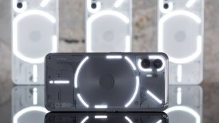 Trên tay kẻ hủy diệt Galaxy S23 Ultra - Nothing Phone (2), thiết kế độc lạ, giá rẻ độc đắc