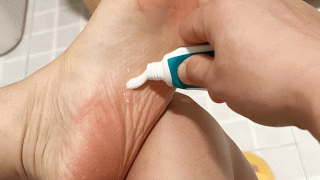 Bật mí tác dụng của việc bôi kem đánh răng vào lòng bàn chân mà 99% người dùng không biết