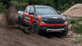 Ford Ranger Raptor thế hệ mới lần đầu tiên tham gia giải đua xuyên quốc gia Châu Á 2023