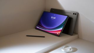 Vua máy tính bảng 5G giá từ 18 triệu, thiết kế đẹp, cấu hình khủng ‘chặt đẹp’ iPad Gen 10