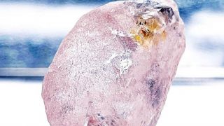 Choáng váng trước viên kim cương hồng lớn nhất thế giới, dự đoán giá bán đắt nhất lịch sử loài người