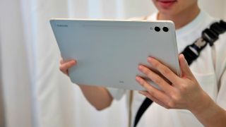 Kẻ hủy diệt iPad Air của Samsung lộ giá cực thơm, ông vua trong tầm giá