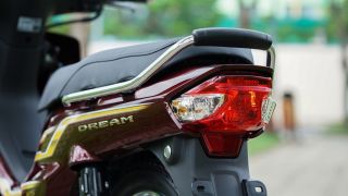 Tin xe trưa 30/10: Chi tiết Honda Dream 2023 về đại lý Việt với thiết kế mãn nhãn, giá bán cực sốc