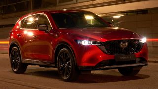 Mazda CX-5 facelift 2024 lộ diện với thiết kế tuyệt đẹp, ‘câu trả lời’ cho Honda CR-V 2024