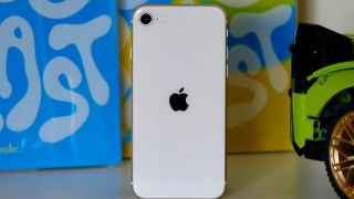 iPhone SE 3 mạnh ngang iPhone 14 Plus nhưng giá bán siêu rẻ chỉ hơn 8 triệu