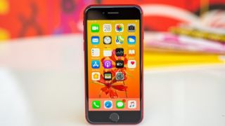 iPhone SE 2 giá rớt đáy vực, chưa đến 3 triệu đồng dù chip mạnh như iPhone 11 Pro 