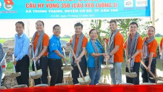 Tập đoàn FPT và Quỹ Hy Vọng khởi công cây cầu thứ 350 và trao tặng 3 thư viện điện tử tại Cần Thơ