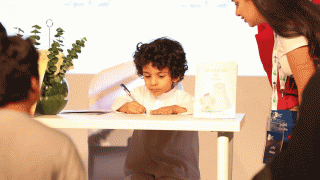 Cậu bé 4 tuổi được Tổ chức Kỷ lục Guinness công nhận là người trẻ nhất thế giới xuất bản sách