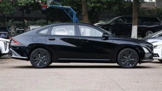 Khách ầm ầm tậu mẫu sedan đẹp mê ly ‘chung mâm’ Toyota Camry, giá 305 triệu đồng rẻ hơn Kia Morning