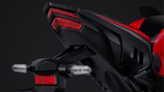 Tin xe hot cuối tuần: Honda ra mắt ‘vua côn tay 150cc’ có phanh ABS 2 kênh đấu Exciter, giá cực mềm