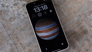 iPhone 15 Pro Max thiết kế titan mỏng nhẹ bền bỉ giảm giá sập sàn, hiệu năng khủng quyết đấu Galaxy S24 Ultra