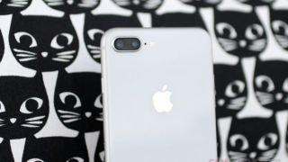 Lão tường iPhone 8 Plus của Apple chưa hết thời, màn to, camera zoom 2x, ngon rẻ hơn iPhone 11