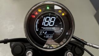 ‘Vua côn tay’ 350cc ra mắt giá siêu rẻ 64 triệu đồng, dân tình săn đón hơn Honda Winner X và Exciter