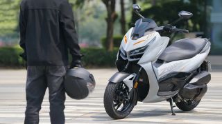 ‘Quái thú’ xe tay ga 400cc vừa ra mắt đã át vía Honda SH: Giá chỉ hơn 90 triệu đồng, có phanh ABS 2 kênh