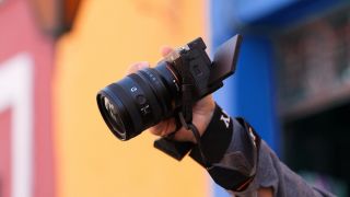Sony chính thức lên kệ bộ đôi ống kính zoom gọn nhẹ FE 16-25mm F2.8 G và 24-50mm F2.8 G tại Việt Nam