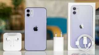 iPhone 11 lại trượt giá, khách Việt đứng trước cơ hội đập hộp mới dưới 8 triệu, Galaxy A55 lo sốt vó