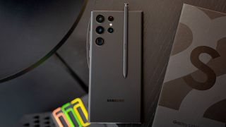 Galaxy S22 Ultra xuống giá thủng đáy cháy sàn, vẫn mạnh như Galaxy S24 Ultra giá rẻ ngang Galaxy A54