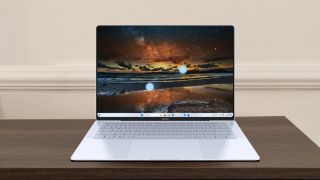 Laptop Honor MagicBook Art 14 2024 ra mắt: Màn hình OLED 14,6 inch, Core Ultra 7, RAM khủng 32GB