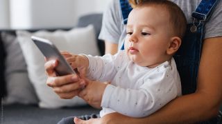 Sóng điện thoại nguy hại cỡ nào mà phải tránh xa tầm tay trẻ em?