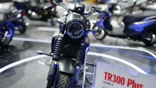 Vượt xa Yamaha Exciter và Honda Winner X, ‘vua xe ga’ 300cc ra mắt: Có ABS 2 kênh, giá 77 triệu đồng