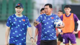 ĐT Việt Nam đón tân binh chất lượng, HLV Kim Sang Sik nhận món quà lớn trước AFF Cup