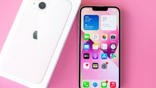 Vua iPhone tầm trung gọi tên iPhone 13, iPhone giống iPhone 15 với giá rẻ nhất tại Việt Nam