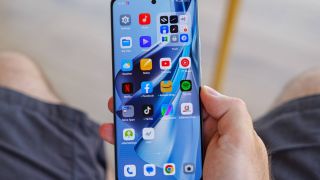 OPPO Reno10 giá từ 8 triệu, màn hình lớn như iPhone 15 Pro Max, camera xịn chẳng kém Galaxy S24