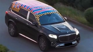 Mercedes 'dột' nước sau 2 ngày mua về, hành động của chủ xe và cách giải quyết từ hãng gây tranh cãi