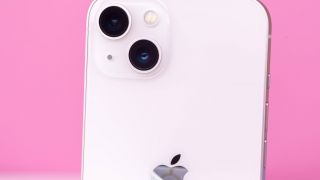 Đây là iPhone camera chéo, 5G rẻ nhất Việt Nam, nửa đầu 2024 bán 12.5 triệu máy hủy diệt Galaxy S24