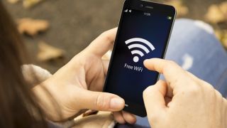 Hiểm họa rình rập khi dùng WiFi công cộng: Người dùng cần né ngay!