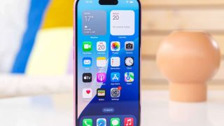 iPhone 16 thua đứt đuôi vua tầm trung màn lớn Galaxy A35 5G về màn hình dù đắt gấp 3 lần