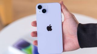 Đây là chiếc iPhone Plus màn to pin trâu đáng mua nhất Việt Nam, giá rẻ hơn iPhone 16