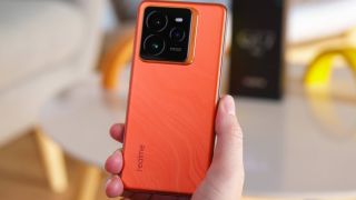 Trên tay, đánh giá nhanh Realme GT7 Pro: Diện mạo nổi bật, màn hình cong mãn nhãn, sạc 120W siêu nhanh