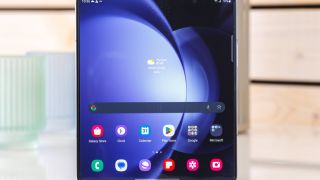 Giá Galaxy Z Fold5 giảm khủng 16 triệu đồng, là điện thoại màn hình gập dạng quyển sách rẻ nhất Việt Nam