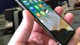 Tạm biệt vết loang: Cách xử lý màn hình iPhone bị chảy mực hiệu quả