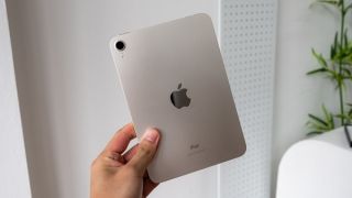 iPad Mini 6 giảm sâu hơn 2 triệu: Thiết kế siêu nhỏ gọn, dung lượng RAM khỏi chê