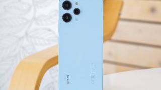 Cần tìm điện thoại thiết kế sang xịn giá dưới 3 triệu, chọn ngay Redmi 12 sang chảnh chẳng kém iPhone 16