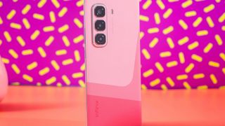 Khám phá Infinix Hot 50 Pro+ 4G: Chiếc điện thoại tầm trung mỏng nhẹ như lông vũ, màu hồng đẹp kém gì iPhone 16