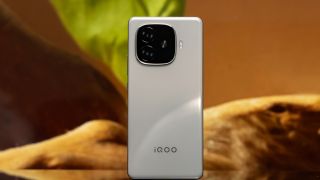 vivo ra mắt vua pin khủng tầm trung với hiệu năng mạnh mẽ, màn lớn như iPhone 16 Pro Max, camera xịn như Galaxy S24