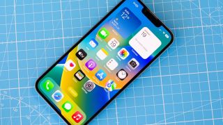 Tim Cook xác nhận ra mắt iPhone giá rẻ mới vào ngày 19/2, cạnh tranh với Google Pixel 9a