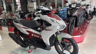 Bảng giá xe Honda Air Blade 2025 cuối tháng 2/2025: Đại lý 'xả kho' còn cực rẻ, hút khách hơn Vision