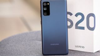 Galaxy S20 FE giá rẻ bằng nửa iPhone 11, chỉ từ 4 triệu có màn 120Hz, camera 3 mắt xịn hơn iPhone 16