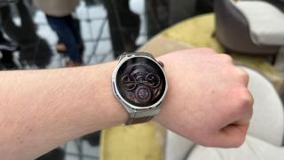 Honor Watch 5 Ultra đầu tiên ra mắt: Thiết kế titan bền bỉ, hỗ trợ lặn sâu tới 40m, hơn 100 chế độ thể thao