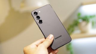 Giá Galaxy S23 5G tháng 3: Giảm thủng đáy, đã có AI, áp đảo iPhone 16, so kè Xiaomi 14 sát ván