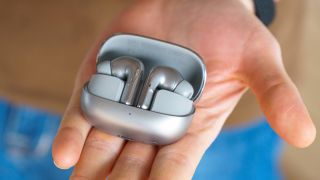 Đánh giá Xiaomi Buds 5 Pro: Tai nghe không dây tốt nhất của Xiaomi với tính năng ghi âm cuộc gọi thông minh